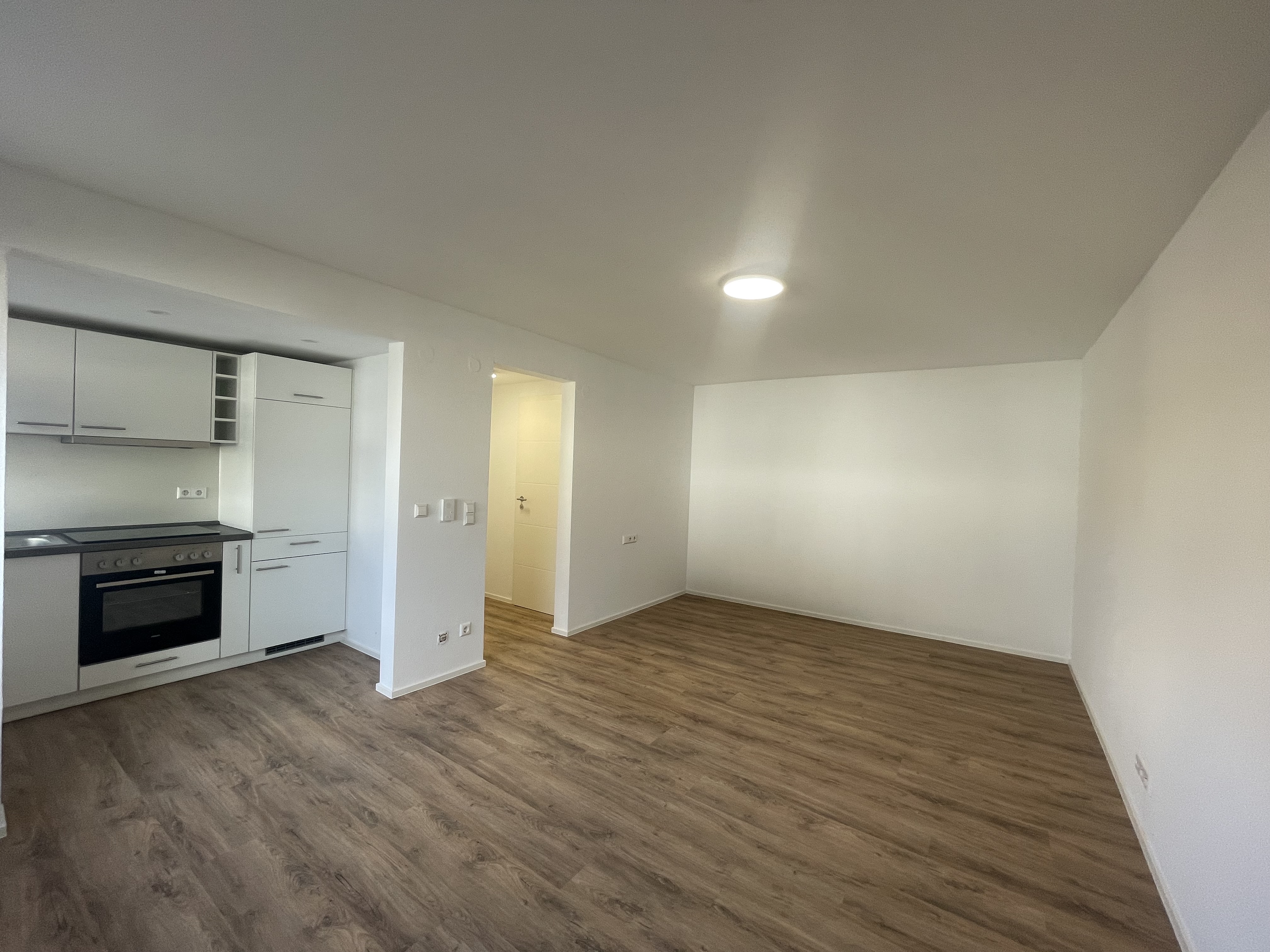 Frisch renovierte 1-Zimmer-Wohnung – stilvoll, hell und bezugsbereit - ideal für Singles und Studenten in Breitenstein