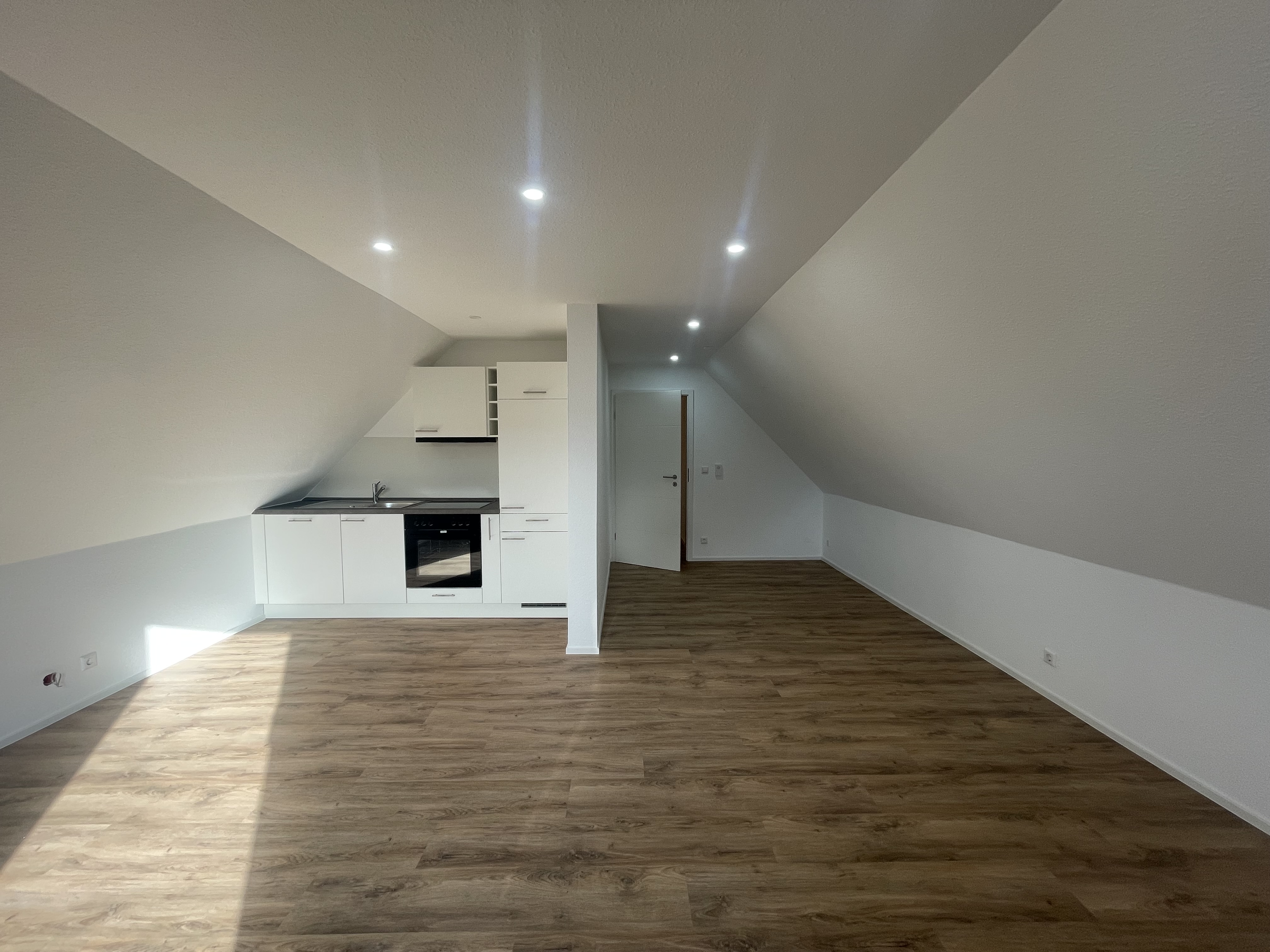 Frisch renovierte 2-Zimmer-Dachgeschosswohnung – stilvoll, hell und bezugsbereit in Breitenstein