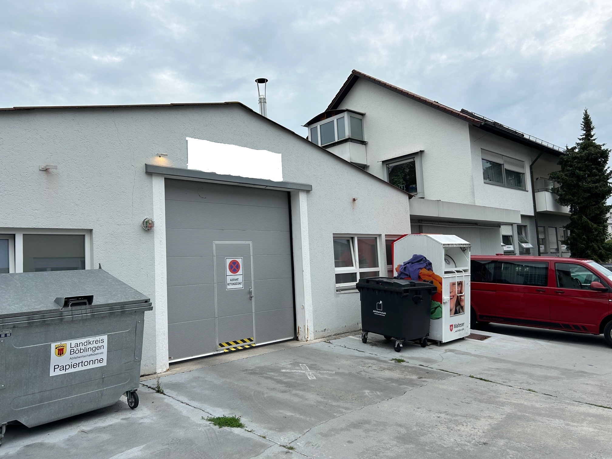 Top gepflegte Halle mit 180 m² und 110 m² Büro